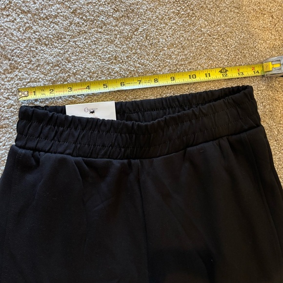 🆕 DANKSIN Luxe Retro Jogger in Black - Picture 4 of 8